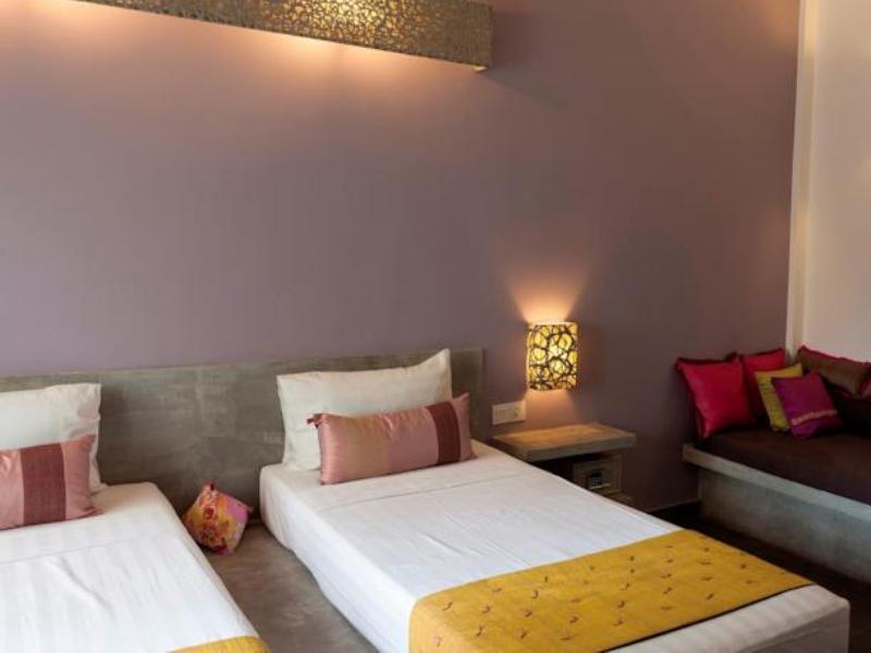 The 252 Hotel Phnom Penh Exterior photo