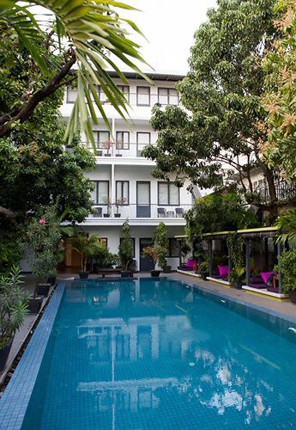 The 252 Hotel Phnom Penh Exterior photo