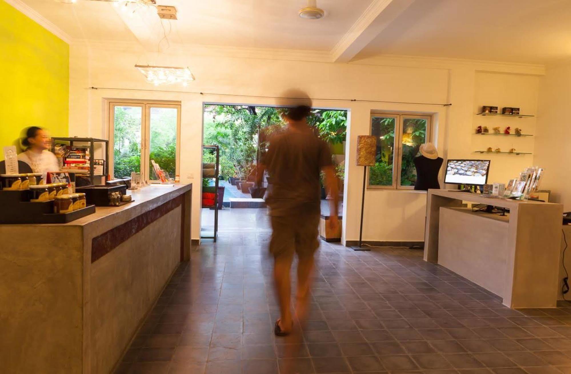 The 252 Hotel Phnom Penh Exterior photo