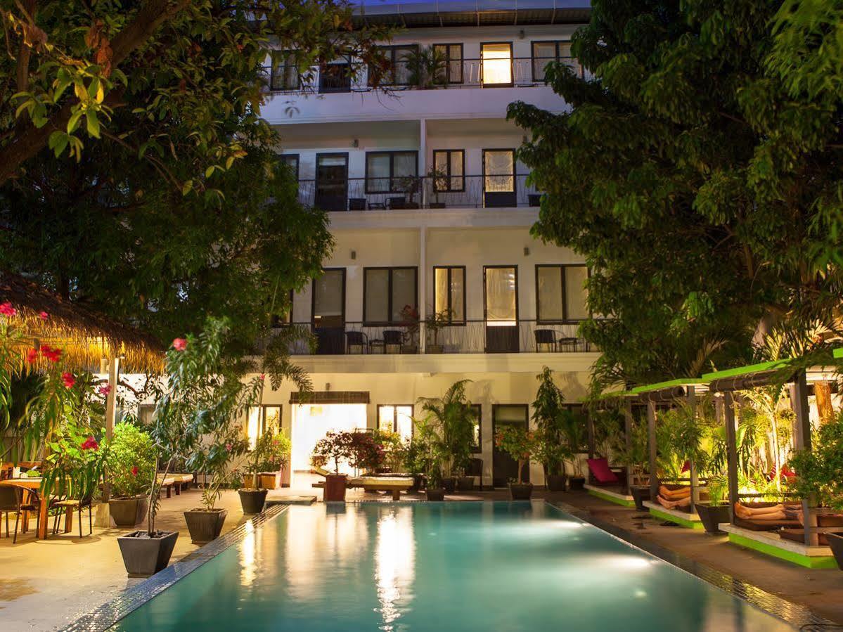 The 252 Hotel Phnom Penh Exterior photo