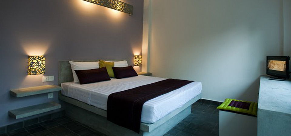 The 252 Hotel Phnom Penh Exterior photo